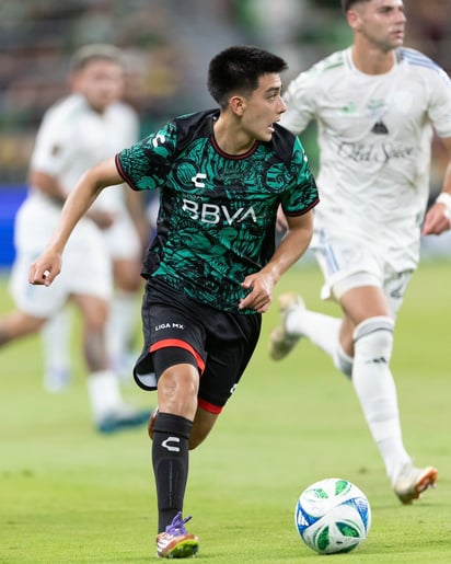 Honor. Gilberto Mora, joven jugador de 16 años, actual elemento de los Xolos de Tijuana, fue el único elemento en marcar gol para el combinado de estrellas mexicanas.