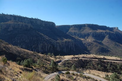 Cerca. En Tres Molinos se localizaron estructuras de origen prehispánico y diversas piezas.