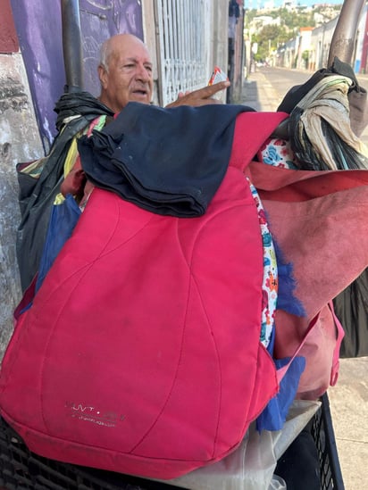 Complicado. Conforme avanza la edad, las personas que no cuentan con un hogar batallan más para conseguir un empleo.