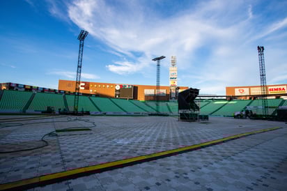 El escenario que recibirá a la icónica cantante colombiana en tierras laguneras está casi listo.