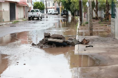 La Forestal. Vecinos reportaron que subió el agua en la parte de la calle Perimetral Ferrocarril, vialidad pegada al Parque Lineal, donde se encuentra una obra en proceso.