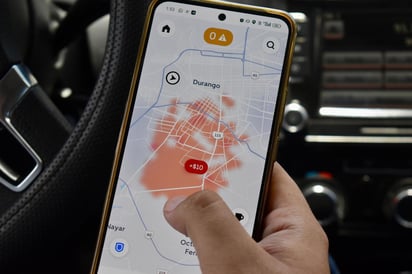 Inicia su viaje. Si bien Arturo aún continúa estudiando, en su tiempo libre o periodo vacacional, activa la aplicación para poder ganar algo de dinero.