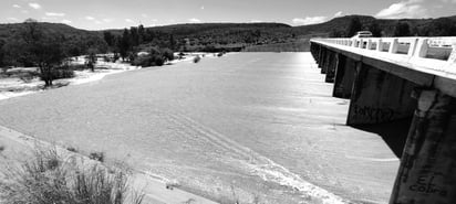 Origen. Este es el vertedor natural de la presa Peña del Águila, que mostraba cómo el agua de la presa se iba al río La Sauceda.