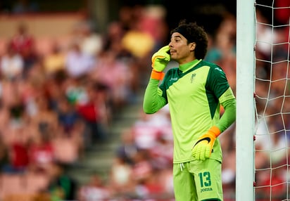 El último paso de Guillermo Ochoa en España fue en el Granada, conjunto con el que consumó el segundo descenso de su carrera.