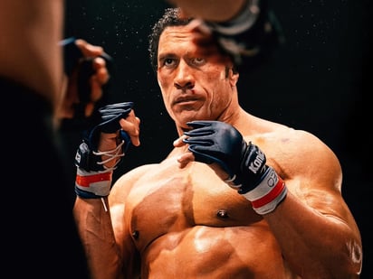 Con ‘The Smashing Machine’, Dwayne Johnson abandona el molde de héroe taquillero para explorar un drama biográfico de alto riesgo emocional.
