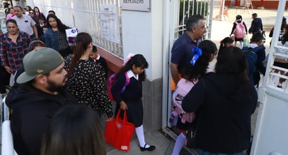 Retorno. Un total de 350 mil niños regresaron a las escuelas de nivel Básico, es decir, preescolar, primarias y secundarias en todo el estado, algunos muy felices de volver a ver a sus amigos, mientras que otros preferían quedarse en casa.