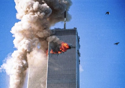 Foto tomada tan solo 20 segundos después del primer impacto en la Torre Norte.