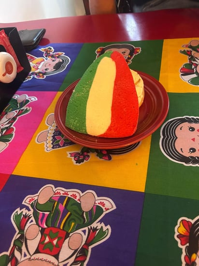 Tradición. En la panificadora La Paz en cada temporada se coloca una decoración alusiva a las festividades.