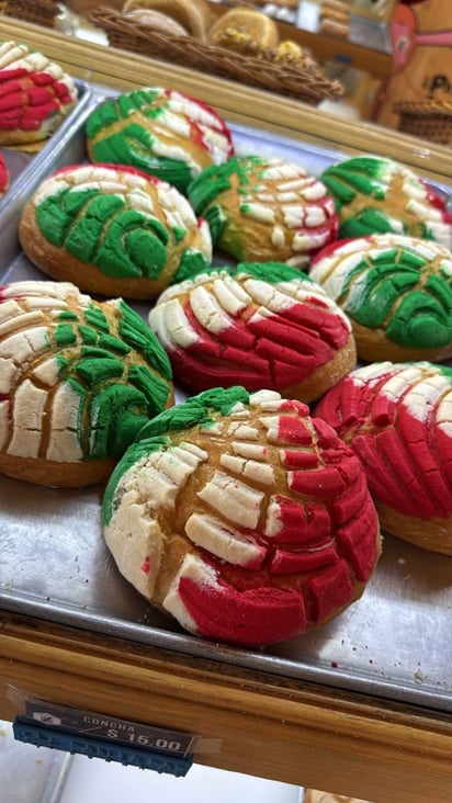 Diferentes. Durante este mes se están vendiendo los panes tradicionales, con un toque especial.