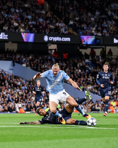 Así se vivió la jugada con la que Giovanni Di Lorenzo fue expulsado tras barrer a Haaland.
