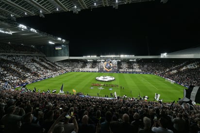El público fue amplio protagonista de la primera mitad, ante la falta de goles.