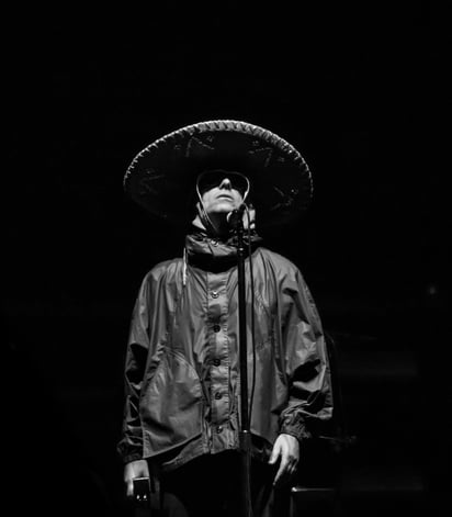 Los fanáticos aztecas vivieron uno de los momentos más destacados de esta gira cuando, durante Wonderwall y Champagne Supernova, Liam Gallagher portó un sombrero de charro.