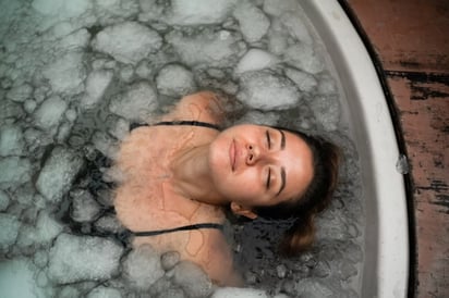 El frío extremo no solo fortalece el cuerpo, también puede mejorar la calidad del sueño y el descanso profundo.