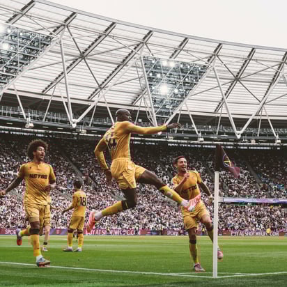 Así festejó Jean-Philippe Mateta el gol inaugural del partido.