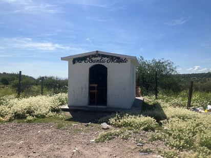 Construcción. Cuatro imágenes de tamaño real, además de diversas figuras, se encuentran en la capilla.

