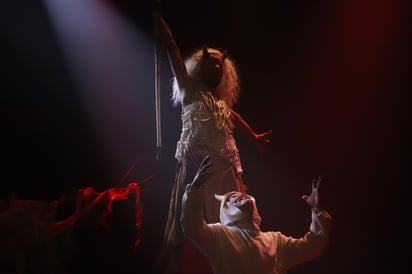 La puesta en escena se convirtió en una oportunidad para poner el Teatro de la Juventud, un espacio recientemente remodelado.