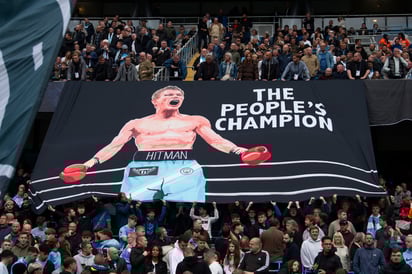 La previa del partido estuvo marcada por un sentido tributo del Etihad Stadium al boxeador mancuniano Ricky Hatton, quien falleció hace dos semanas.