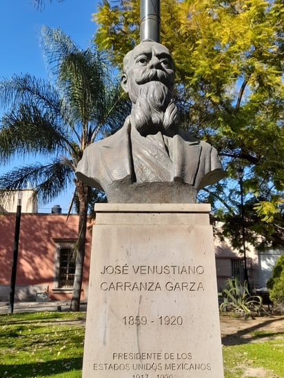 Riqueza. Existen bustos o figuras de personajes importantes.