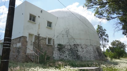 ¿Rehabilitación?. El espacio conserva valor cultural y podría ser rehabilitado mediante gestión pública y comunitaria.