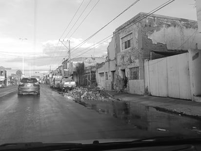 Sobre el bulevar Enrique Carrola Antuna, otro inmueble se vino a bajo por la humedad que han dejado las lluvias,