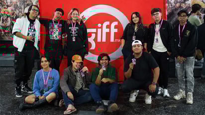 Estos son algunos de los jóvenes cineastas duranguenses que participaron en este cortometraje.