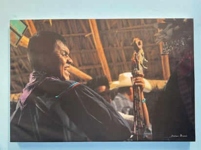 Imágenes que reflejan la conexión espiritual entre el pueblo wixárika y la naturaleza.