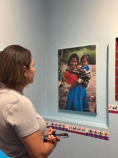 Para el artista, la exposición es una invitación a entender que Durango también late con el pulso de sus pueblos originarios.
