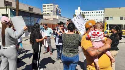 Molestia. Parte del contingente cuestionó la seguridad que encontraron en el hospital, la cual se activó tras el robo de la pequeña, pero que debió estar activa para evitar precisamente un hecho de ese nivel, que sacaran a una bebé.