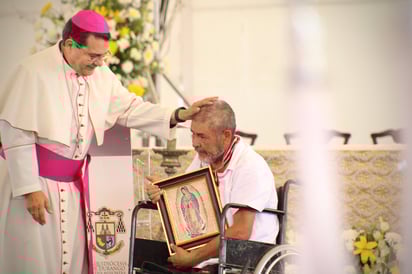 Devoción. Personas de distintas edades acudieron a esta actividad en las instalaciones de la Feria.