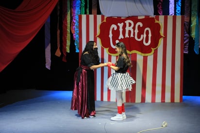 Aplausos. El espectáculo ofreció una experiencia divertida, tierna y reflexiva que conquistó tanto a niñas y niños como al público adulto.