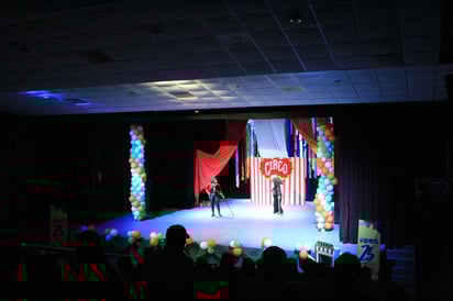 Teatro. La puesta en escena combinó color, humor, música y una valiosa enseñanza sobre el poder de las emociones.