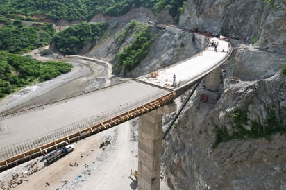 Carretera. De San Ignacio a Tayoltita son 96 kilómetros de carretera; en Durango corresponden 11.6 kilómetros. El tiempo para recorrer la distancia es de tres horas.