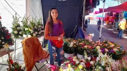 Flores. En la romería participa Jaqui junto con su familia.