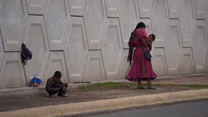 Socioeconómico. Aunque el municipio ofrece albergues, muchas personas en situación de calle rechazan el apoyo por desconfianza.
