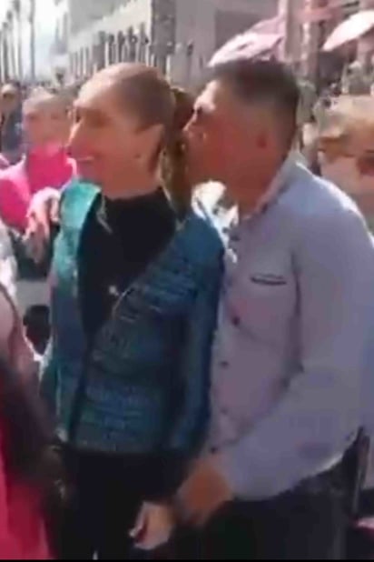 Presidenta. Señalan que no importa la investidura, sino por ser mujer.