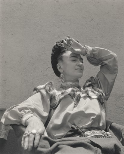 Frida Kahlo, México. Fotografía por Lola Álvarez Bravo.