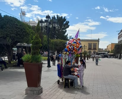 Horario. Tienen su permiso para trabajar de 10:00 de la mañana a 10:00 de la noche; en Navidad pedirán ampliación.