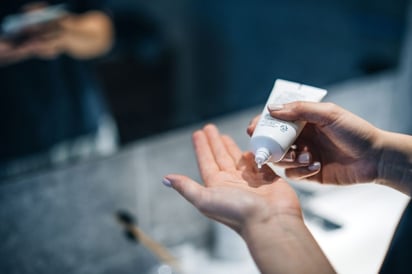 Lo que realmente marca la diferencia es entender lo que la piel necesita antes, durante y después del vuelo.