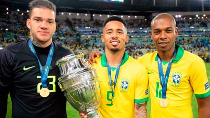 Fernandinho no solo brilló con el conjunto Sky Blue, sino que también fue pieza importante en la Selección de Brasil, con la que alcanzó la gloria al conquistar la Copa América en 2019.