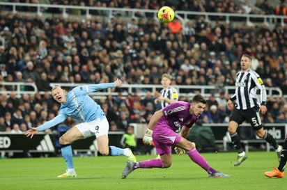 Pope fue el indiscutible héroe de la primera mitad, con una actuación memorable bajo los tres palos.