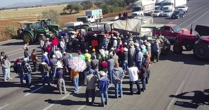 Lugar. En el municipio de Vicente Guerrero, los frijoleros y maiceros cerraron la carretera federal 45, la que va de Durango a Zacatecas.