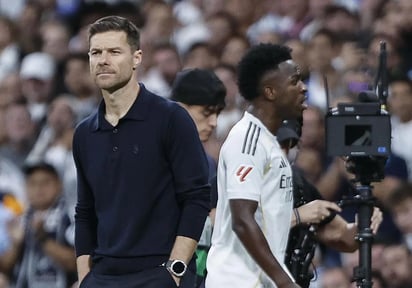 Diversos conflictos han distanciado a Xabi Alonso y a Vinicius Jr. según diversos medios. Alonso, por su parte, afirma que el astro brasileño es vital en el esquema merengue.