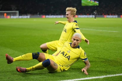 Richarlison firmó el primero y mantuvo en relativa calma al Tottenham por un momento, hasta que los parisinos se lanzaron a la ofensiva.