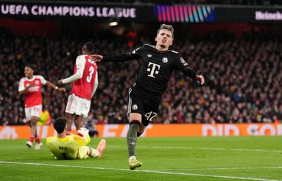 El joven canterano bávaro sorprendió a la zaga Gunner y recortó distancias para dejar el 1-1 al descanso.