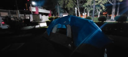 En todos los campamentos instalan tiendas de campaña, unas más grandes que otras, para poder pasar la noche.