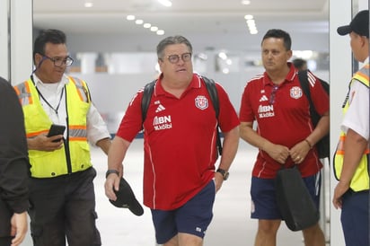 Situación. El estratega mexicano aterrizó en el Aeropuerto Internacional de la Ciudad de México, donde fue recibido por los medios.