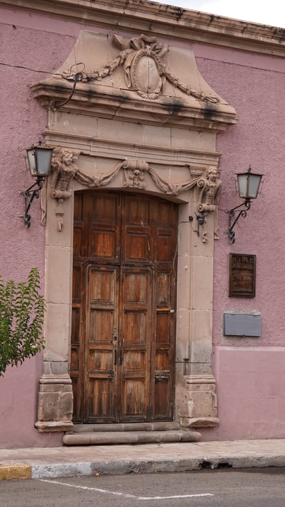 Sin verificación. La ley carece de mecanismos efectivos para supervisar su aplicación en edificios, vialidades y servicios.