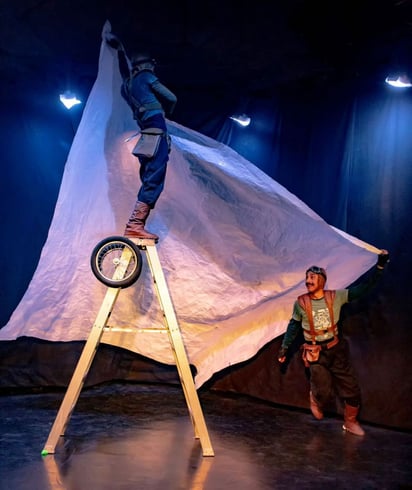 Este montaje es interpretado por los actores Patricio Botello Ruiz y Edson Medellín.