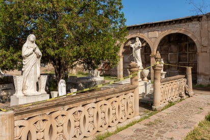 Levantamiento. Comenzarán con fichas informativas sobre el estado de las tumbas, obras y los propietarios.