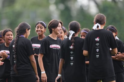Con su logro, Verónica Constanza Hurtado Hernández se convierte en la primera futbolista de Durango convocada a la Selección Mexicana Sub-17 después de más de una década.
